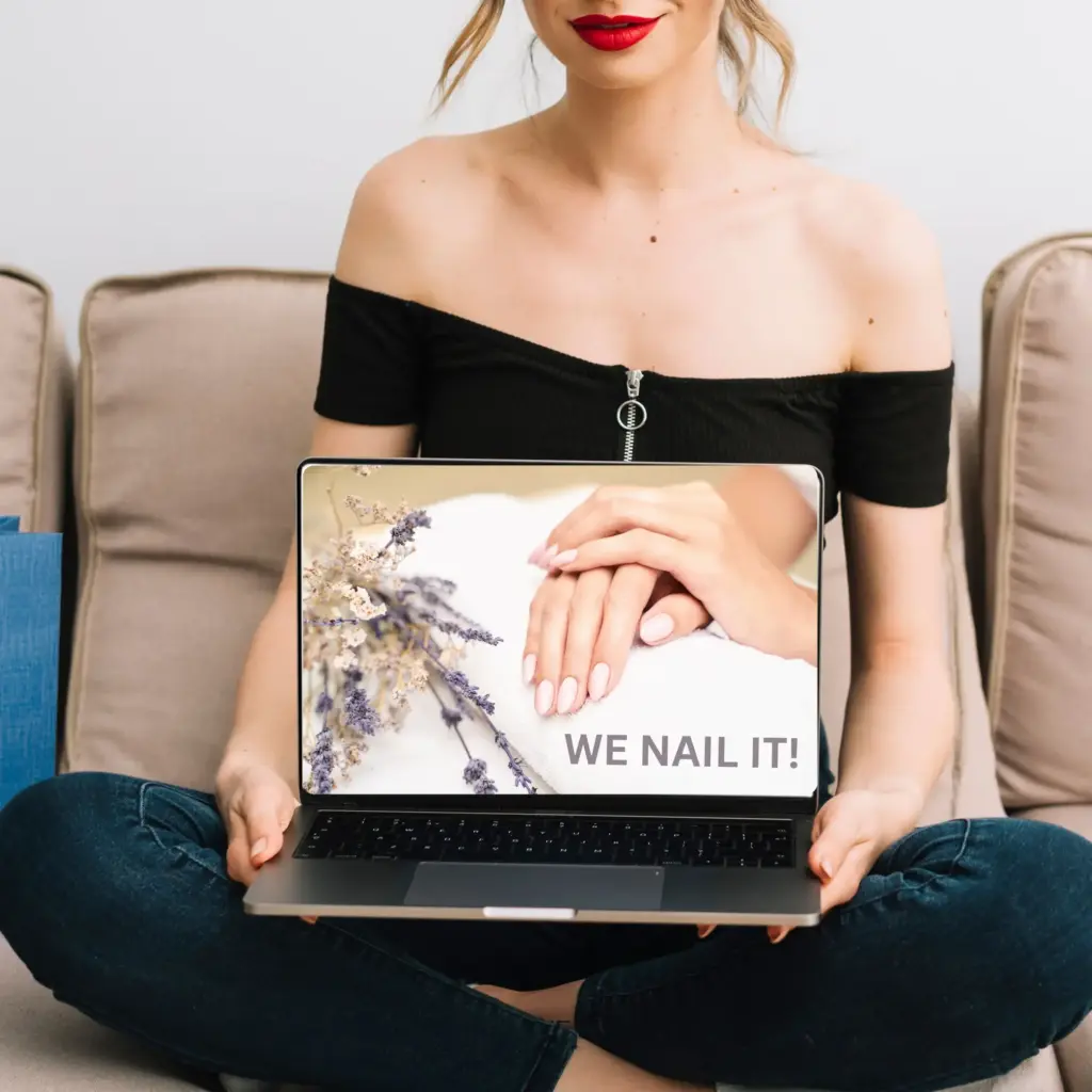 Das ist Anja - eine Kosmetikerin aus Belm, die sich auf Nageldesign spezialisiert hat. Sie ist eine Kundin und freut sich sehr über ihr neue, elegante Website.